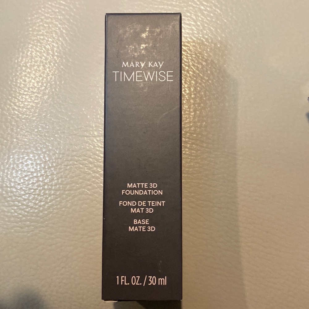Mary Kay TimeWise Matte 3D Foundation Ivory 110 Combination to oily skin